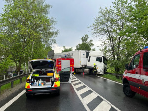 Hlavní silnici u Velešína uzavřela tragická nehoda. Policie odklání dopravu
