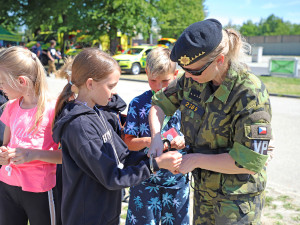 Den s armádou představí moderní i historickou vojenskou techniku, promluví ředitel památníku Lidice a vystoupí vojenský soubor Ondráš ve svém kompletním složení
