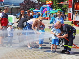 Den s armádou představí moderní i historickou vojenskou techniku, promluví ředitel památníku Lidice a vystoupí vojenský soubor Ondráš ve svém kompletním složení