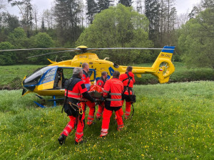 Zraněného muže v nepřístupném terénu pomohl zachránit vrtulník Kryštof