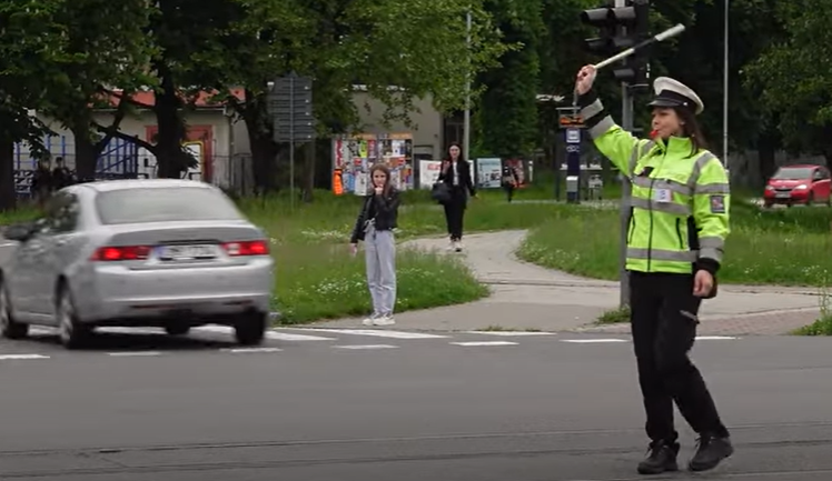 VIDEO: Při soutěži regulovčíků padaly pokuty. Řidiči zmatkovali, protože neznali pokyny policistů