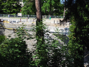 FOTO: V Táboře pokračuje oprava hráze, v plánu je další noční omezení