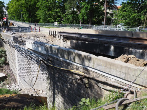 FOTO: V Táboře pokračuje oprava hráze, v plánu je další noční omezení
