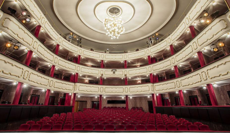 Přední umělci jsou proti sloučení divadla a filharmonie. Současný stav znamená nejistotu, oponuje Olomouc