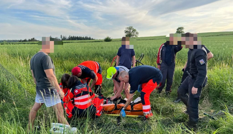 Na letišti v Písku spadlo motorové rogalo. Pilot je zraněný