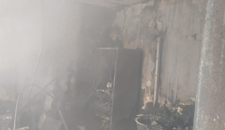 Požár zničil byt v Blatné. Škoda jde do milionů