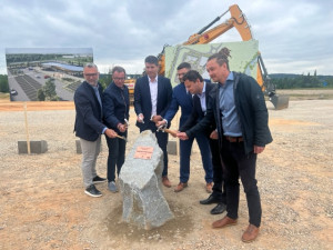 U Plané vzniká první dobíjecí hub pro elektroauta. Hotový bude na konci příštího roku