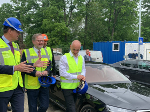 Ministr dopravy Martin Kupka, premiér Petr Fiala a jihočeský hejtman Martin Kuba (všichni ODS) se potkali při návštěvě Vlády ČR v Jihočeském kraji.