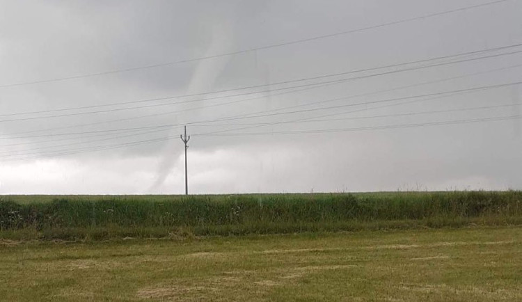 Meteorologové zachytili na Písecku trombu. Prověřují, zda šlo o tornádo