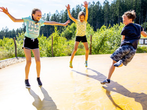 Zábavná show prasátka Pigy a jeho kamarádky Lily se po roce vrací do Království lesa