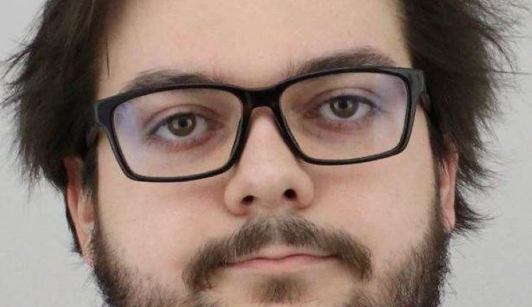 Policie pátrala po pětadvacetiletém muži kvůli finanční kriminalitě. Svědci ho viděli v Hejčíně