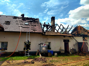 Při požáru domu vznikla škoda zhruba tři miliony korun