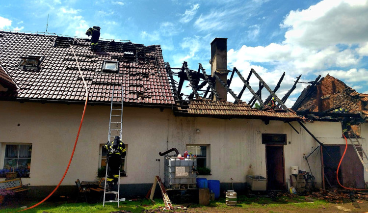 Při požáru domu vznikla škoda zhruba tři miliony korun
