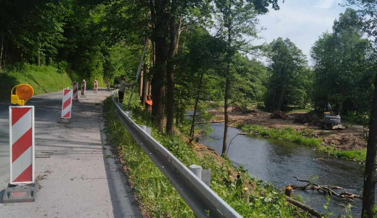 Hlavní silnice do Hanušovic bude měsíc uzavřená. Před dvěma roky ji poškodily sesuvy půdy