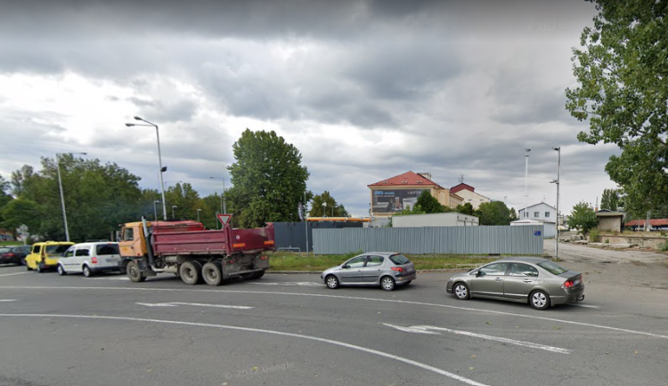 Doprava od hlavního nádraží směrem na Šternberk se zkomplikuje. Začnou opravy důležité Jeremenkovy ulice