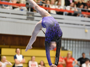 Adriana Hosnedlová při cvičení na mistrovství republiky 2023 v Ostravě