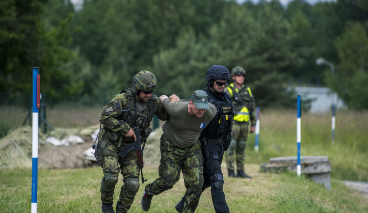 Do cvičení se vedle armády a ČEZ zapojila  i policie