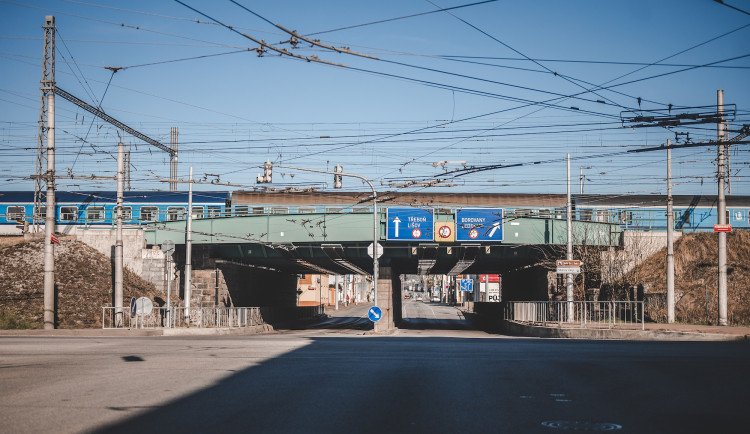 Oprava trolejí částečně uzavře viadukt v Českých Budějovicích