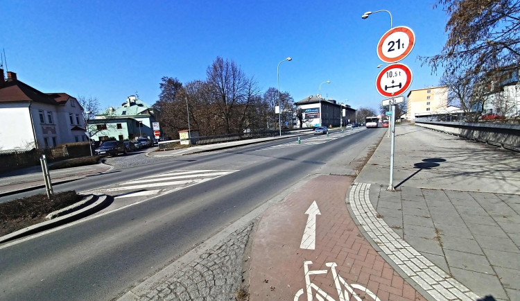 Řidiči pozor, část Jeremenkovy ulice se ode dneška zavírá. Objížďka je dlouhá a komplikovaná