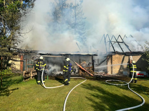 Požár kompletně zničil stodolu na Táborsku. Zasáhl i obytný dům