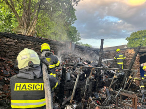 Požár kompletně zničil stodolu na Táborsku. Zasáhl i obytný dům