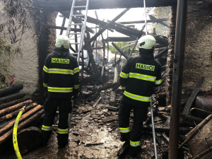 Požár kompletně zničil stodolu na Táborsku. Zasáhl i obytný dům