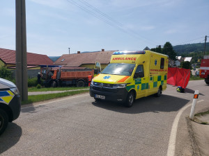 Tragická nehoda na jihu Čech. Řidiče našli policisté mimo vozidlo
