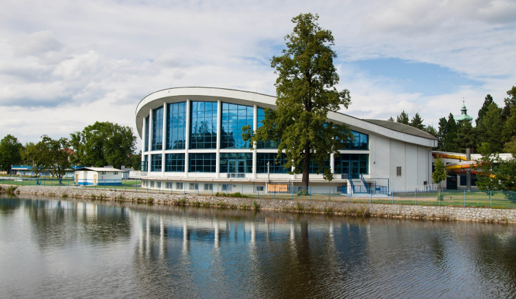 Přivítejte léto Dnem bazénu s teplárnou a plavte plnou energií