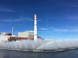 Nahlédnout k bazénu s rozstřikem technické vody důležité