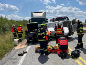 Na Písecku se srazila dodávka s nákladním autem. Jeden z řidičů je vážně zraněn