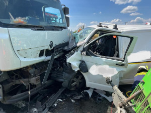 Na Písecku se srazila dodávka s nákladním autem. Jeden z řidičů je vážně zraněn