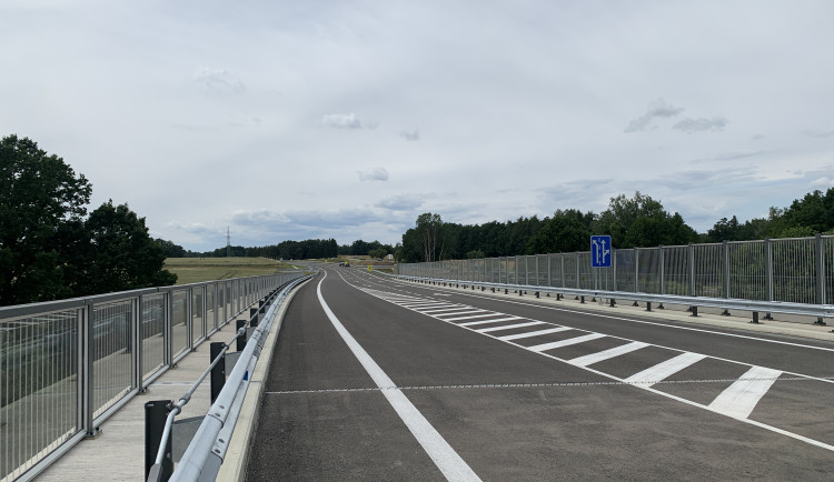 Obchvat Dolní Lhoty je hotový. Cesta do Jindřichova Hradce bezpečnější