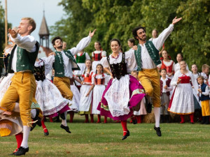 Jihočeské divadlo zve na svou 65. sezónu  před Otáčivým hledištěm v Českém Krumlově