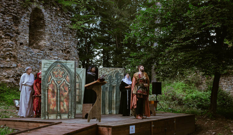 Nové Edukační a hospodářské zázemí Karlova Hrádku jako první prověří Rytířova dcera divadelního spolku KŘÍŽžáci