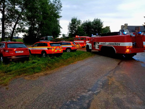 Na jihu Čech hořel další sklad slámy. Hasiči potřebovali sedm cisteren