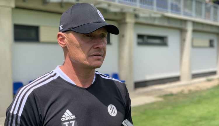 Trenér Dynama Tomáš Zápotočný.