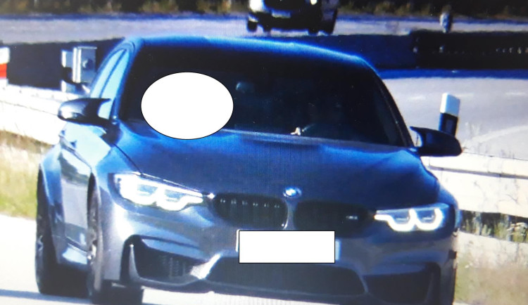 Povolenou rychlost překročil na dálnici o 100 kilometrů v hodině