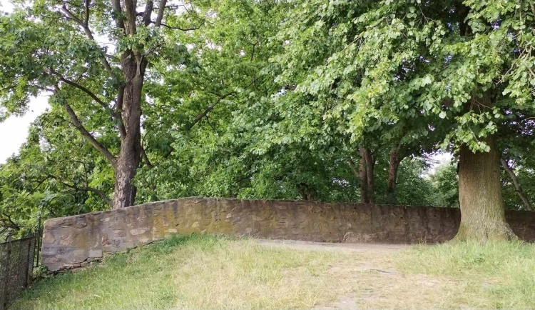 Mladé Ukrajince zastřelili ve válce manžela, a chtěla tak skočit z jihlavských hradeb. Zachránily ji dvě náhodné kolemjdoucí