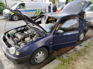 Další požáry automobilů v Českých Budějovicích. Nad ránem hořela dvě auta