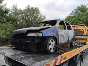 Další požáry automobilů v Českých Budějovicích. Nad ránem hořela dvě auta