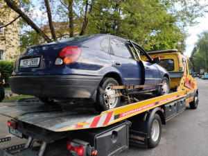 Další požáry automobilů v Českých Budějovicích. Nad ránem hořela dvě auta