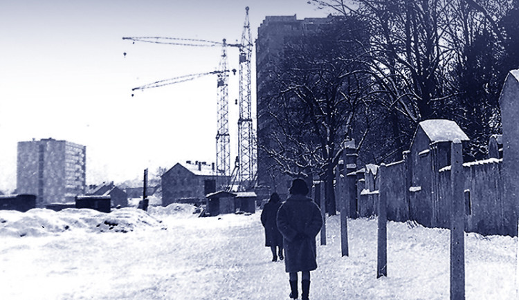 Za městem byl od roku 1797 vojenský hřbitov. Ještě v 50. letech minulého století tam hořely svíčky