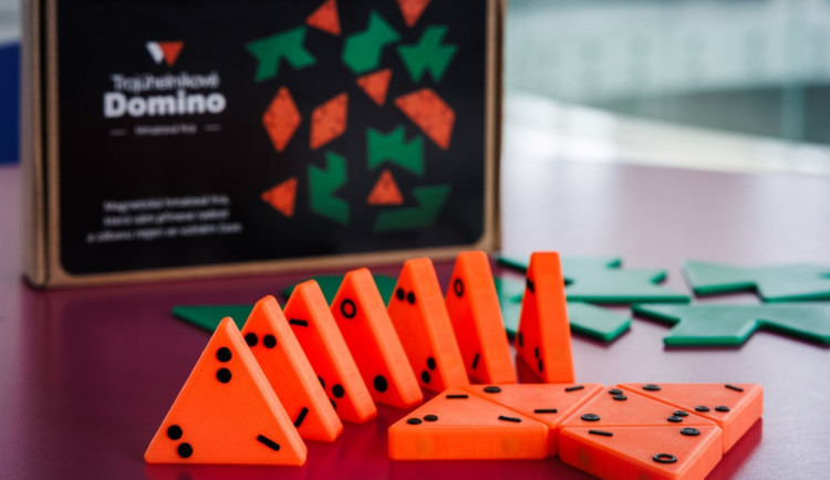 Nové trojúhelníkové domino pomůže i nevidomým. Vytvořili ho odborníci z Univerzity Palackého