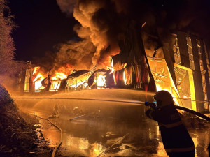 Požár haly ve Vimperku.