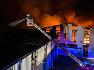 Požár haly ve Vimperku.