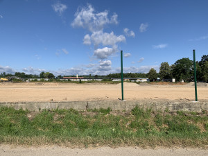 Výstavba parkoviště v areálu letiště. Foto: Jakub Bartoš