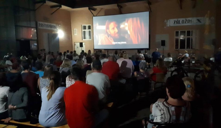 Divácký zážitek pod širým nebem. Do Přerova míří putovní letní kino