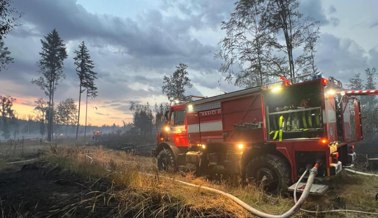 Hasiči uhasili požár lesa na Písecku. Škoda je předběžně 10 milionů korun