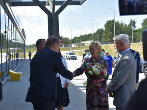 Prezident Petr Pavel na návštěvě Jihočeského kraje. Prohlédl si letiště a Hardthmutovu vilu