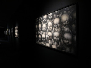 Alšova jihočeská galerie představuje na Hluboké tvorbu HR Gigera, autora Vetřelce.